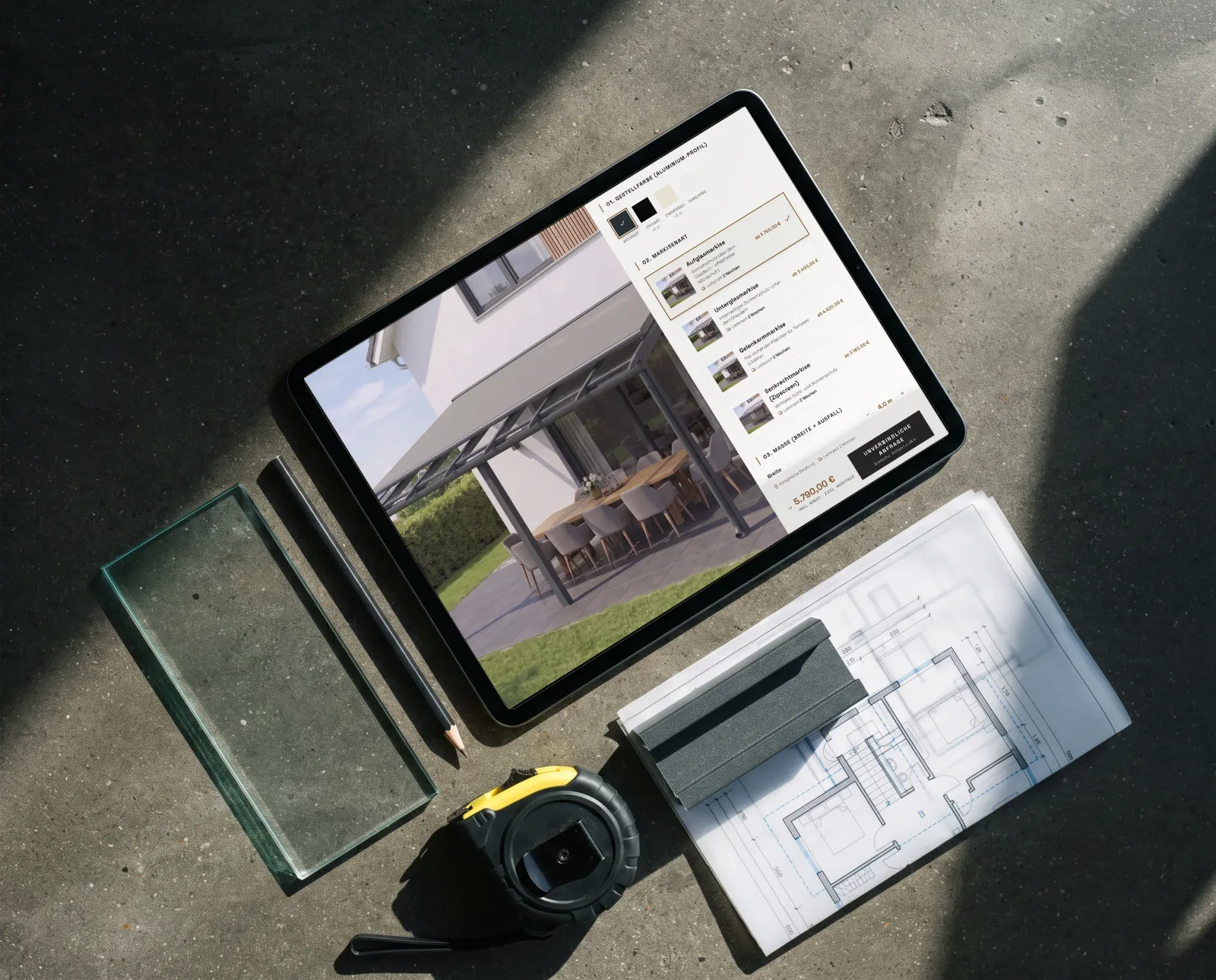 iPad mit dem Konfigurator von Brait Überdachung neben Bauplan, Aluprofil und Glasmuster.